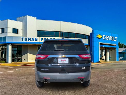 Used 2020 Chevrolet Traverse LS image 4