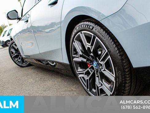 Used 2025 BMW i5 eDrive40i w/ M Sport Package RWD image 14