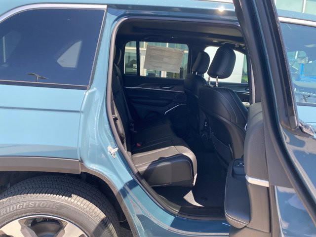 Used 2026 Jeep Grand Cherokee Limited w/ Trailer Tow Package AWD/4WD image 30