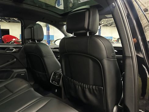 Used 2023 Porsche Macan S w/ Premium Package Plus image 20