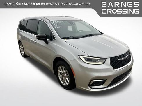 Used 2024 Chrysler Pacifica Touring-L FWD image 1