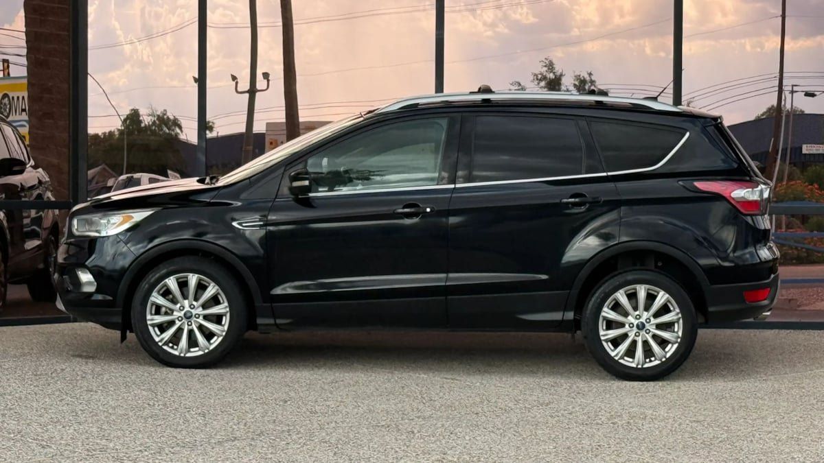 Used 2017 Ford Escape Titanium FWD image 4
