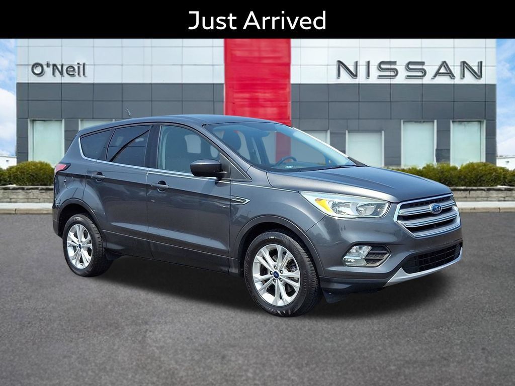 Used 2017 Ford Escape SE w/ SE Cold Weather Package FWD image 1
