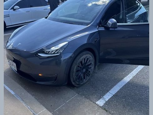 Used 2021 Tesla Model Y Long Range AWD/4WD image 1