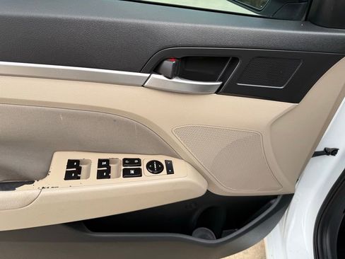 Used 2019 Hyundai Elantra SEL image 10