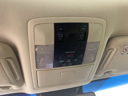 Used 2020 Lexus GX 460 Premium w/ Premium Package image 28