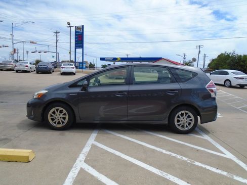 Used 2015 Toyota Prius V Four FWD image 3
