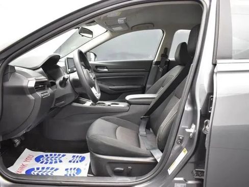 Used 2025 Nissan Altima 2.5 SV FWD image 14