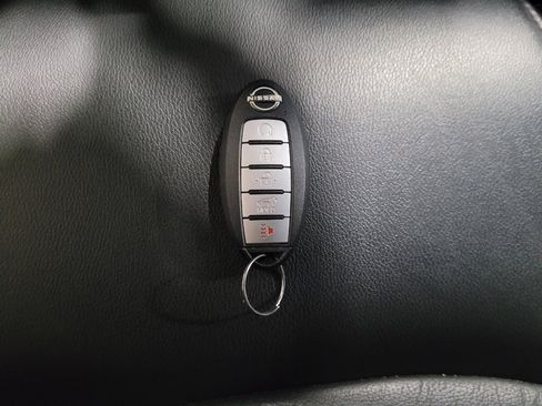 Used 2022 Nissan Pathfinder SL AWD/4WD image 32