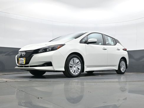 Used 2023 Nissan Leaf S image 21