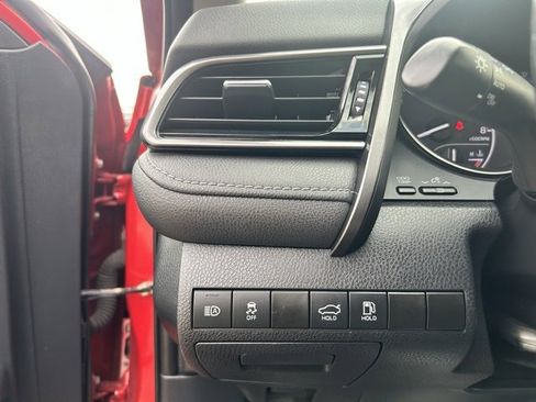 Certified 2021 Toyota Camry SE image 18