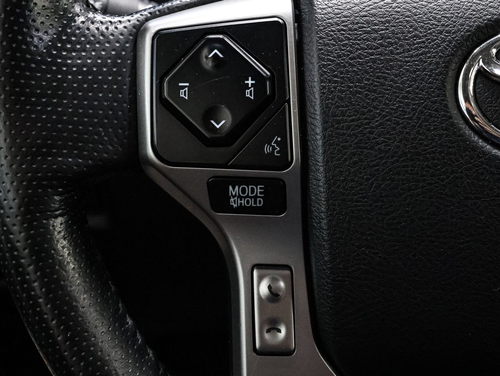 Used 2024 Toyota 4Runner Limited AWD/4WD image 33