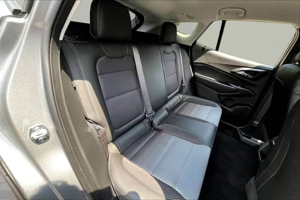 Used 2025 Chevrolet Trax LT w/ LT Convenience Package FWD image 25