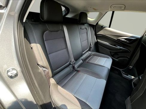 Used 2025 Chevrolet Trax LT w/ LT Convenience Package FWD image 25