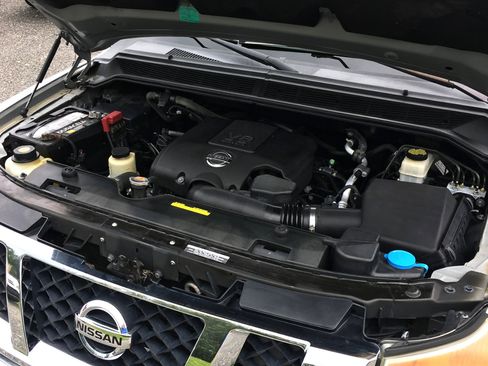 Used 2011 Nissan Titan SV w/ SV Value Truck Pkg image 28