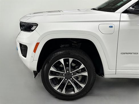 Used 2023 Jeep Grand Cherokee Overland w/ Advanced Protech Group III image 12