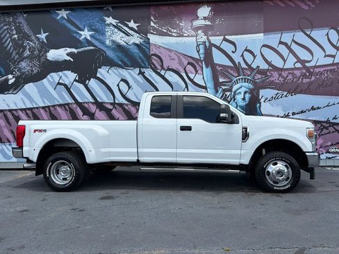 Used 2022 Ford F350 XL w/ STX Appearance Package AWD/4WD image 1
