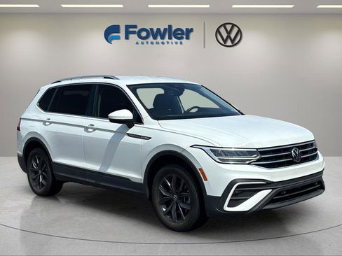 Used 2022 Volkswagen Tiguan SE FWD image 1