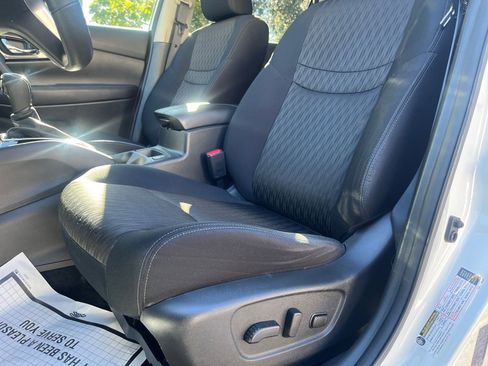 Used 2017 Nissan Rogue SV w/ Midnight Edition image 30