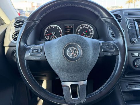 Used 2016 Volkswagen Tiguan S FWD image 9