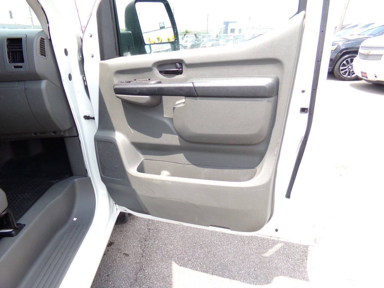 Used 2016 Nissan NV 2500 SL w/ Technology Package RWD image 14