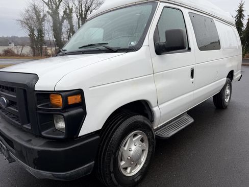 Used 2010 Ford E-350 and Econoline 350 XLT image 3