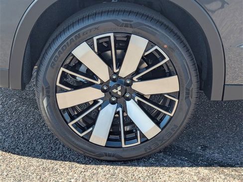 New 2025 Mitsubishi Outlander SE image 5