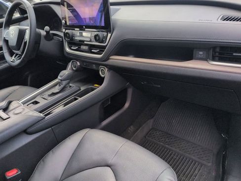 Used 2025 Toyota Grand Highlander AWD Hybrid image 31