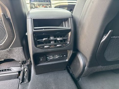 Used 2024 Jeep Grand Cherokee Limited image 30