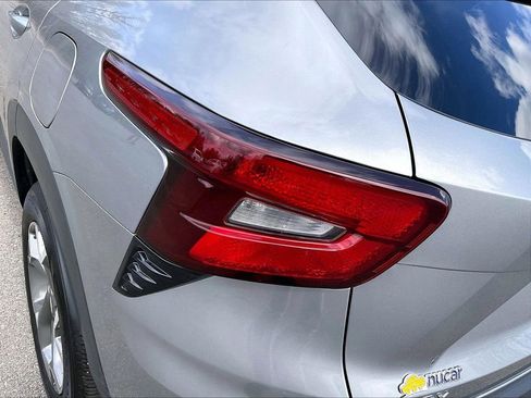 Used 2025 Chevrolet Trax LT FWD image 30