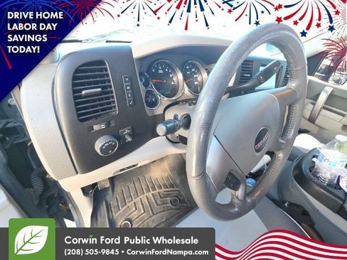 Used 2014 GMC Sierra 2500 SLE w/ SLE Preferred Package AWD/4WD image 17