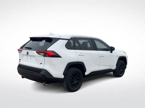 Used 2022 Toyota RAV4 LE image 9