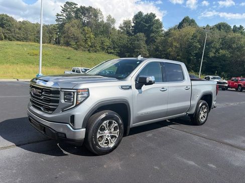 Used 2025 GMC Sierra 1500 SLT AWD/4WD image 4