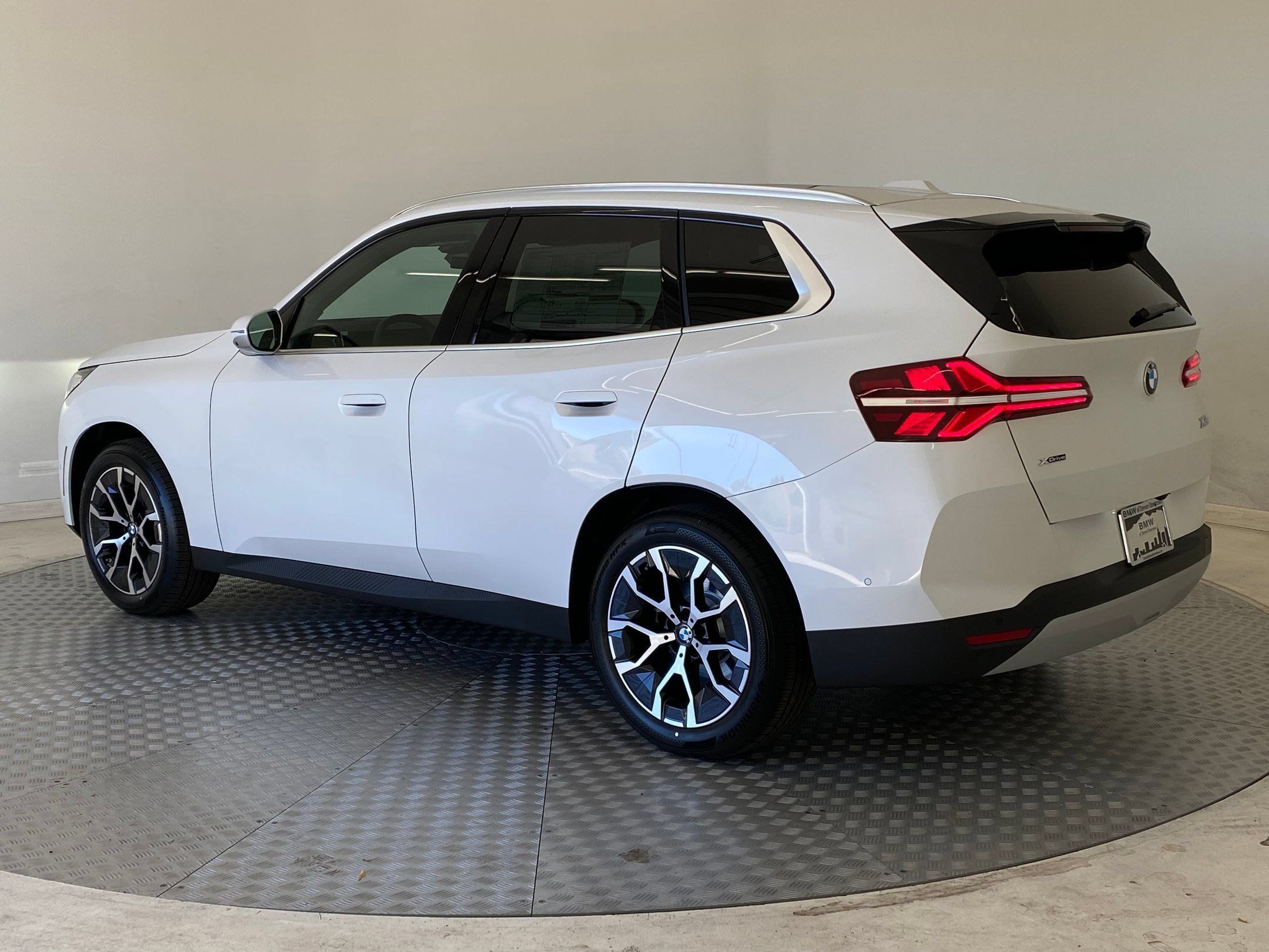 Used 2026 BMW X3 xDrive30i w/ Premium Package AWD/4WD image 3