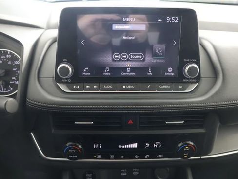 Used 2024 Nissan Rogue SV image 14