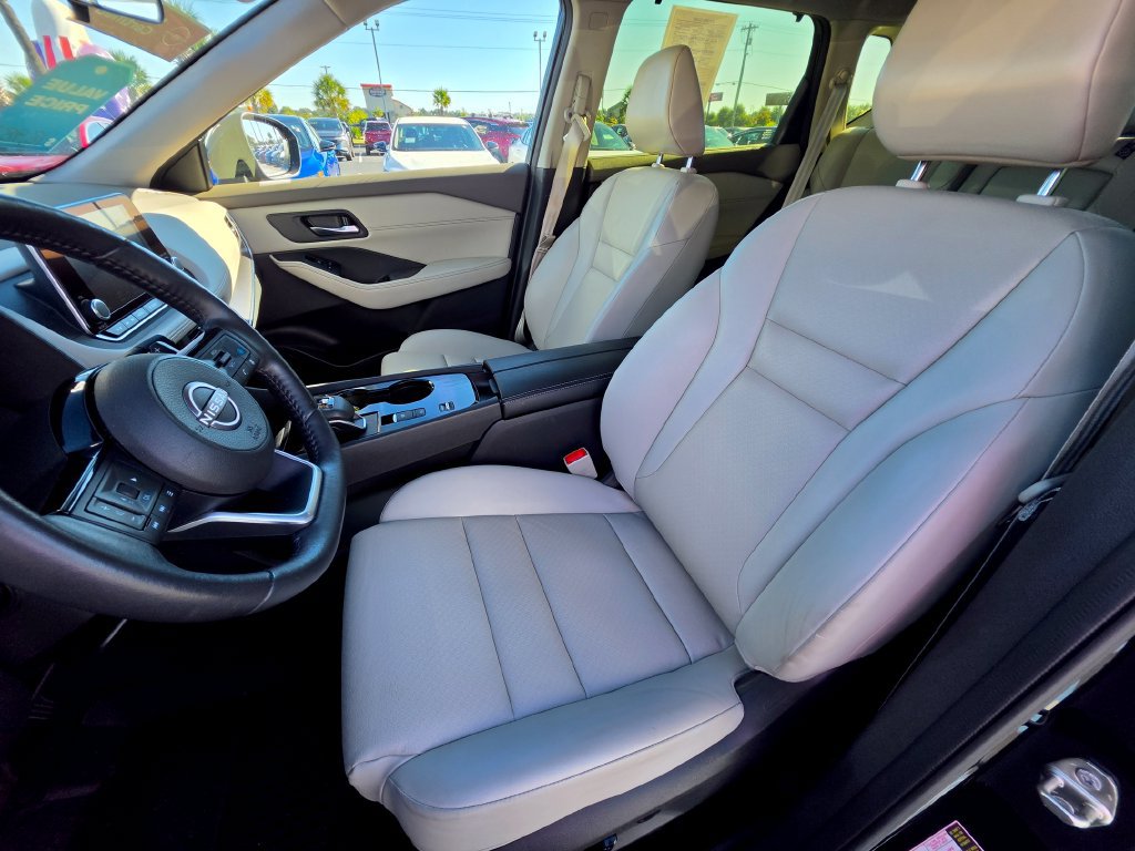 Certified 2023 Nissan Rogue SV w/ SV Premium B Package FWD image 19