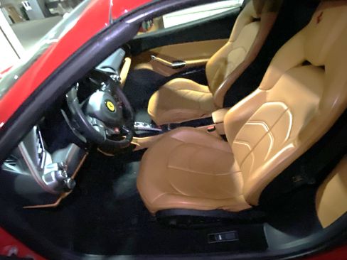 Used 2018 Ferrari 488 Spider image 5