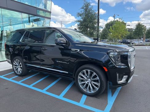Used 2022 GMC Yukon Denali w/ Denali Premium Package AWD/4WD image 2
