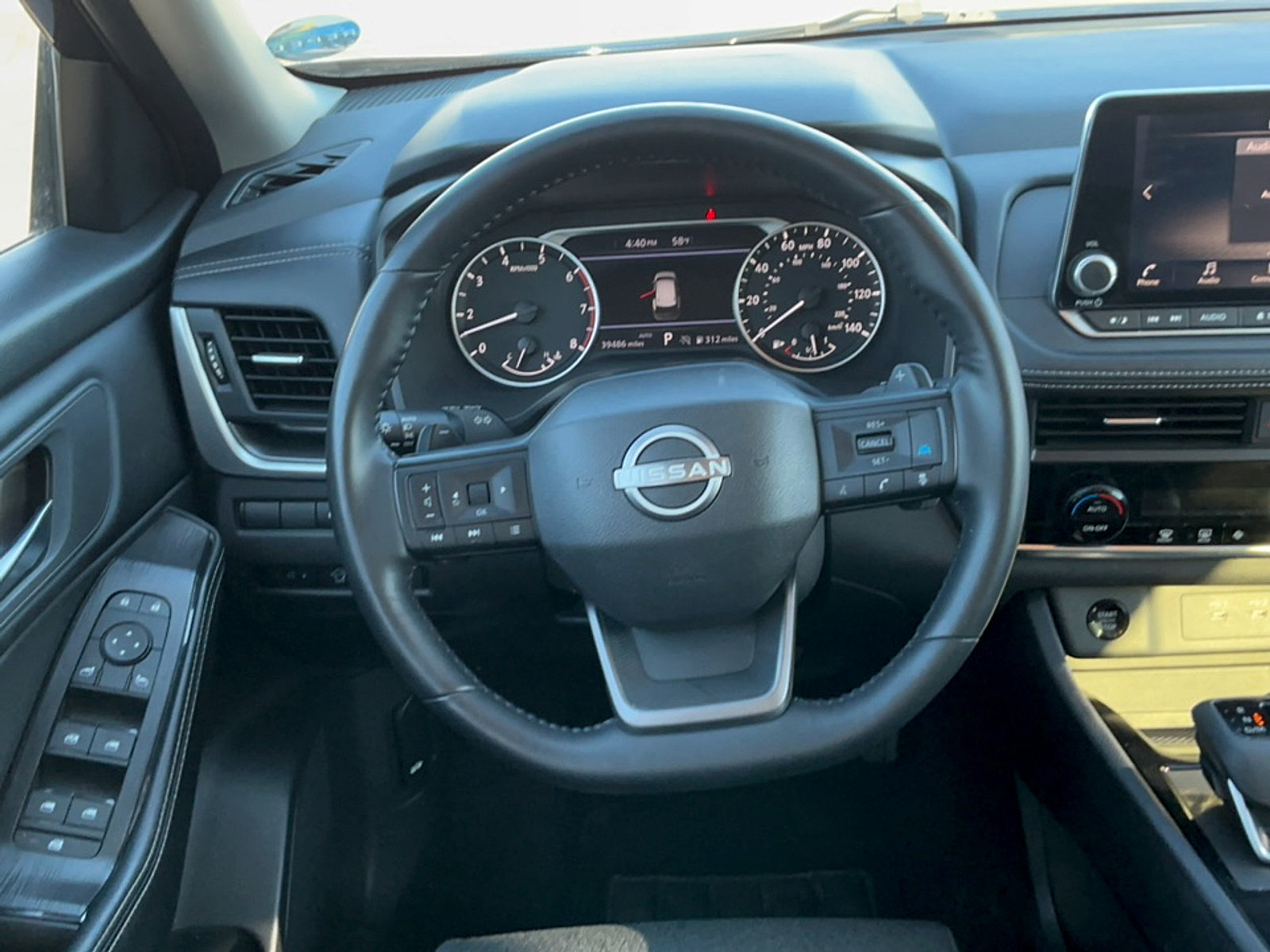 Used 2025 Nissan Rogue SV AWD/4WD image 13