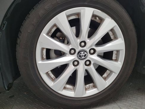 Used 2018 Toyota Camry LE image 31