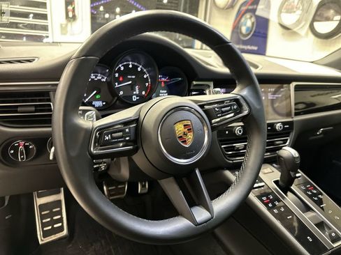 Used 2022 Porsche Macan image 35