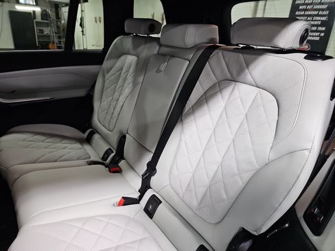 New 2026 BMW X7 xDrive40i w/ Premium Package image 16