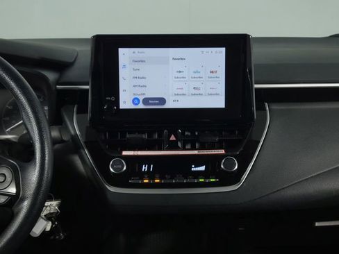 Used 2025 Toyota Corolla LE image 26