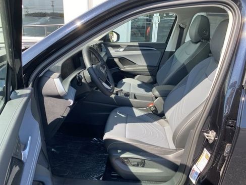 New 2025 Volkswagen Tiguan SE image 26