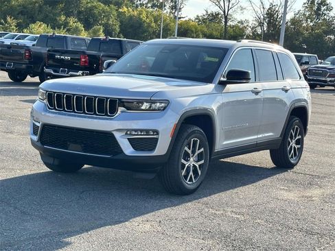 New 2025 Jeep Grand Cherokee Limited image 6
