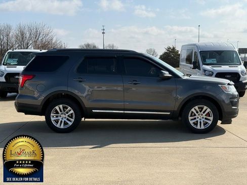 Used 2018 Ford Explorer XLT AWD/4WD image 4