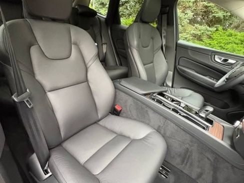Used 2024 Volvo XC60 B5 Plus w/ Protection Package Premier AWD/4WD image 18