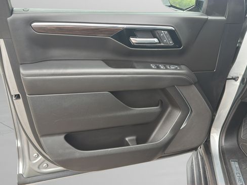 Used 2025 Chevrolet Tahoe LT RWD image 19