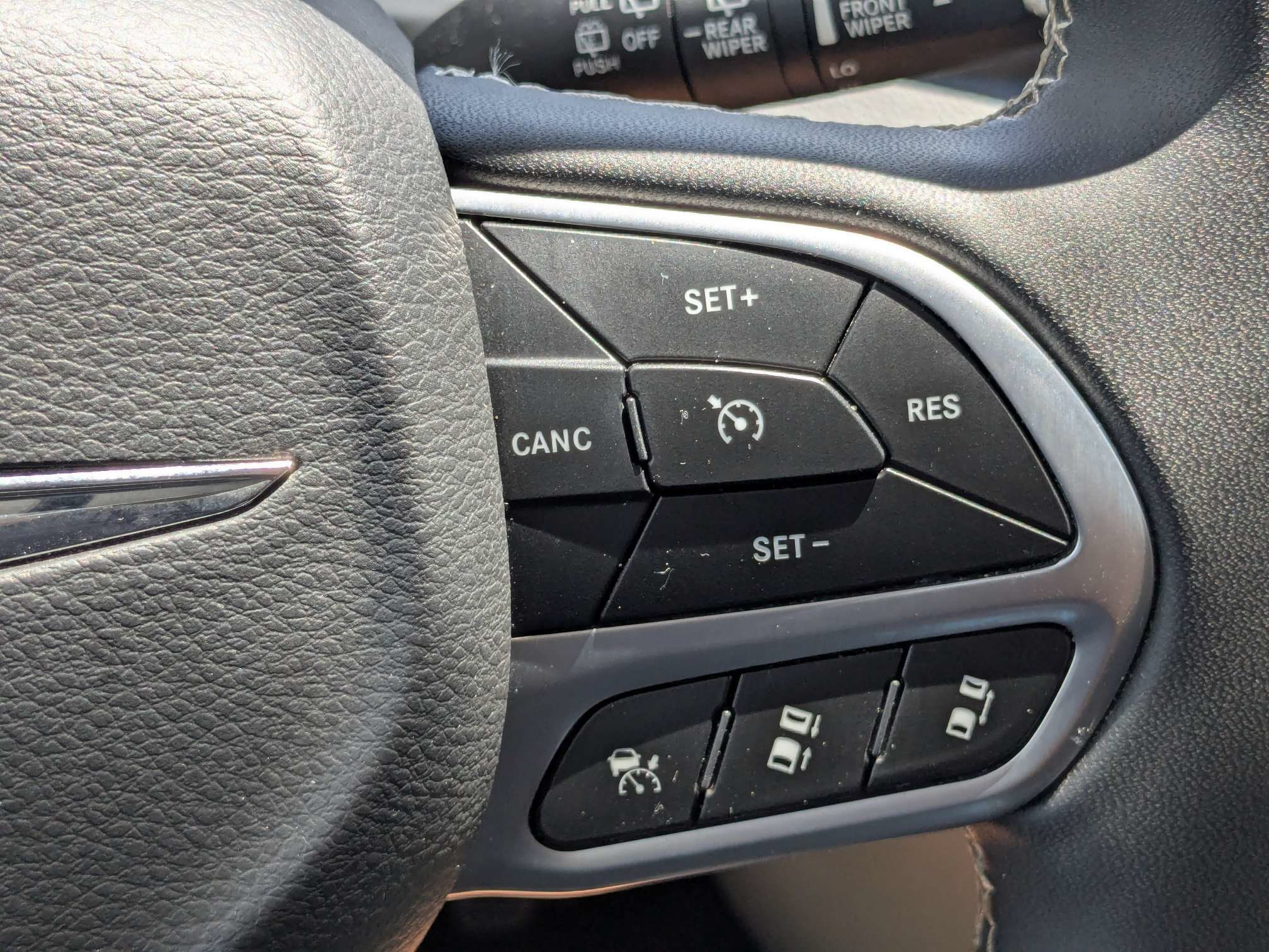 Used 2023 Chrysler Pacifica Touring-L FWD image 27