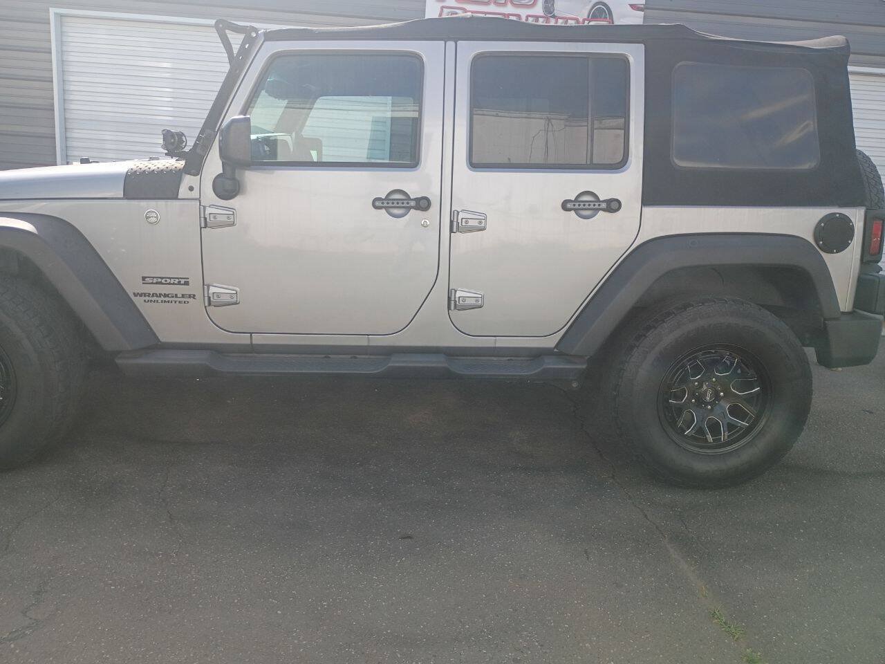 Used 2016 Jeep Wrangler Unlimited Sport w/ Quick Order Package 24S AWD/4WD image 9